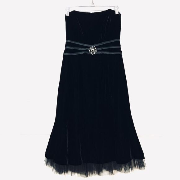 Talbots Dresses & Skirts - Talbots Black Velvet Tulle Strapless Dress Size 6